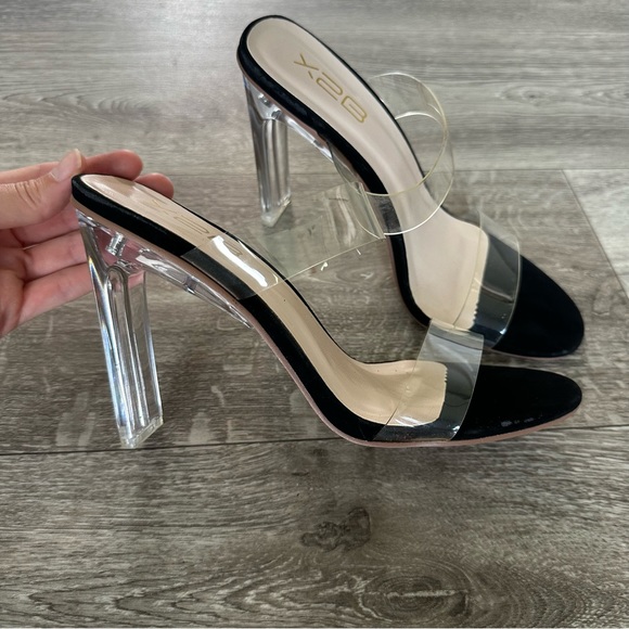 Black Heels - Picture 1 of 5